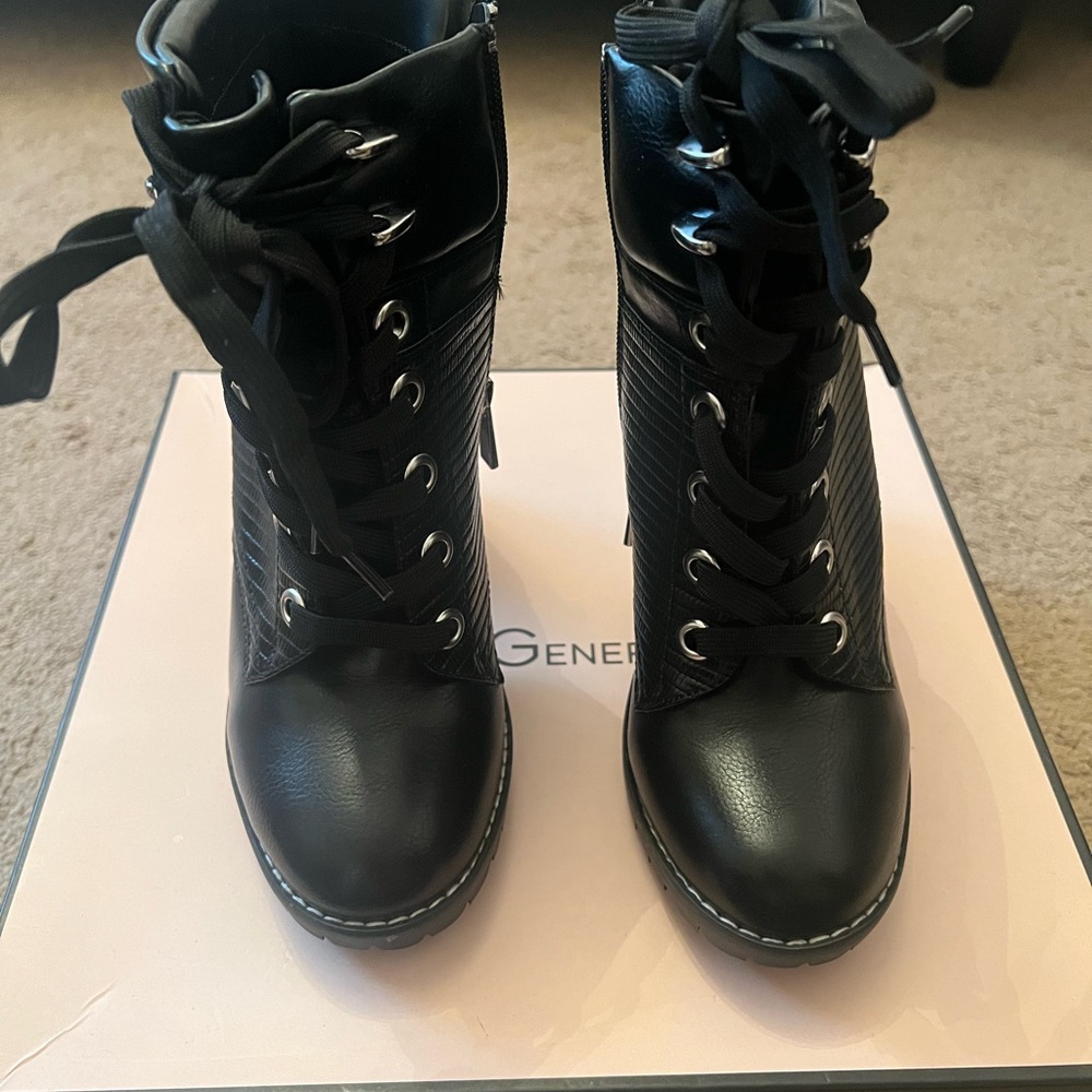 BRAND NEW** BCBGeneration Paxin Combat Boots